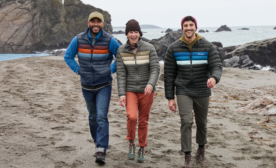 1200W-60398-99-COTOM1687BlackAtlModelLifestyleFA25