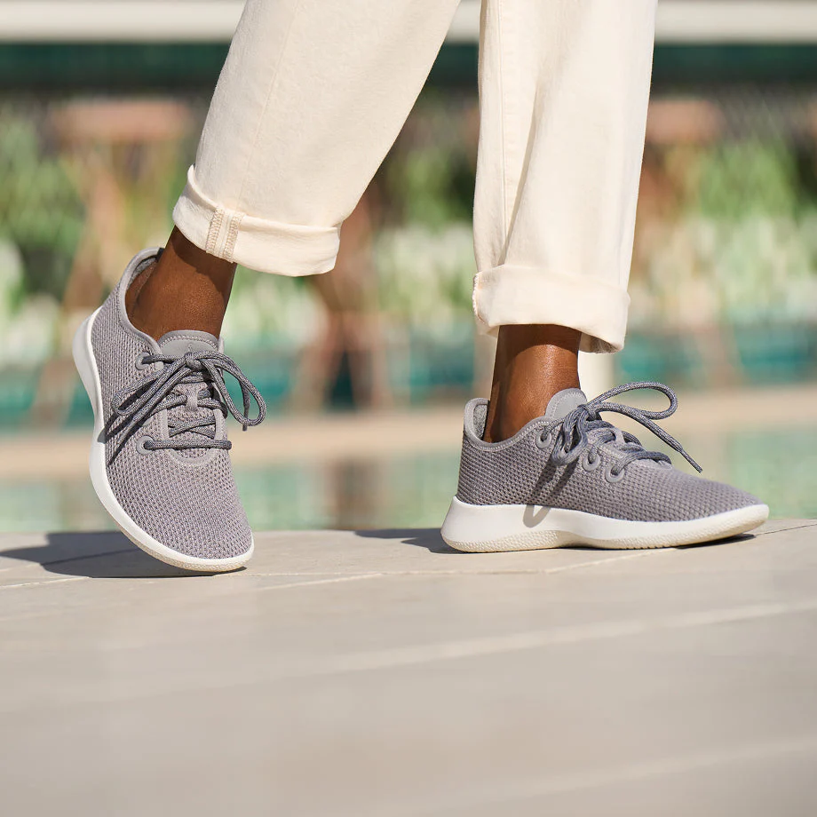 25Q2_BAU_Site_TreeRunner-Women_PDPStyling-01_Lifestyle_Mobile_1x1_ec6afb93-54ab-4d34-a2ae-7c1236907034